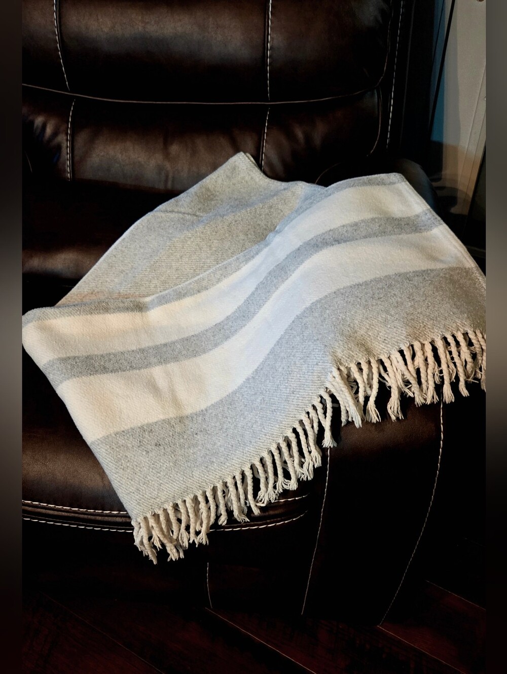 ROCA HOME: Soft Striped Fringe Throw in Light Gray and White